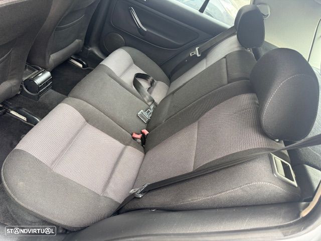 VW Golf 1.4i 25 Anos - 14