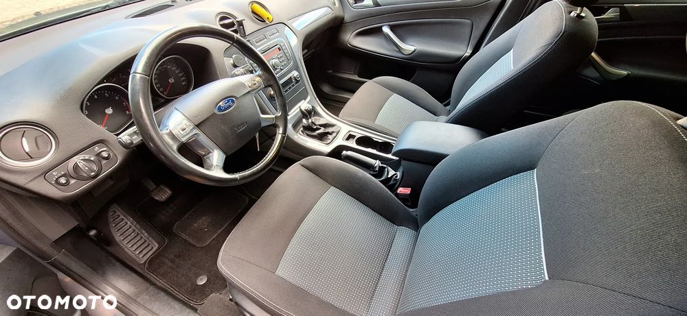 Ford Mondeo 1.6 T Ambiente - 16