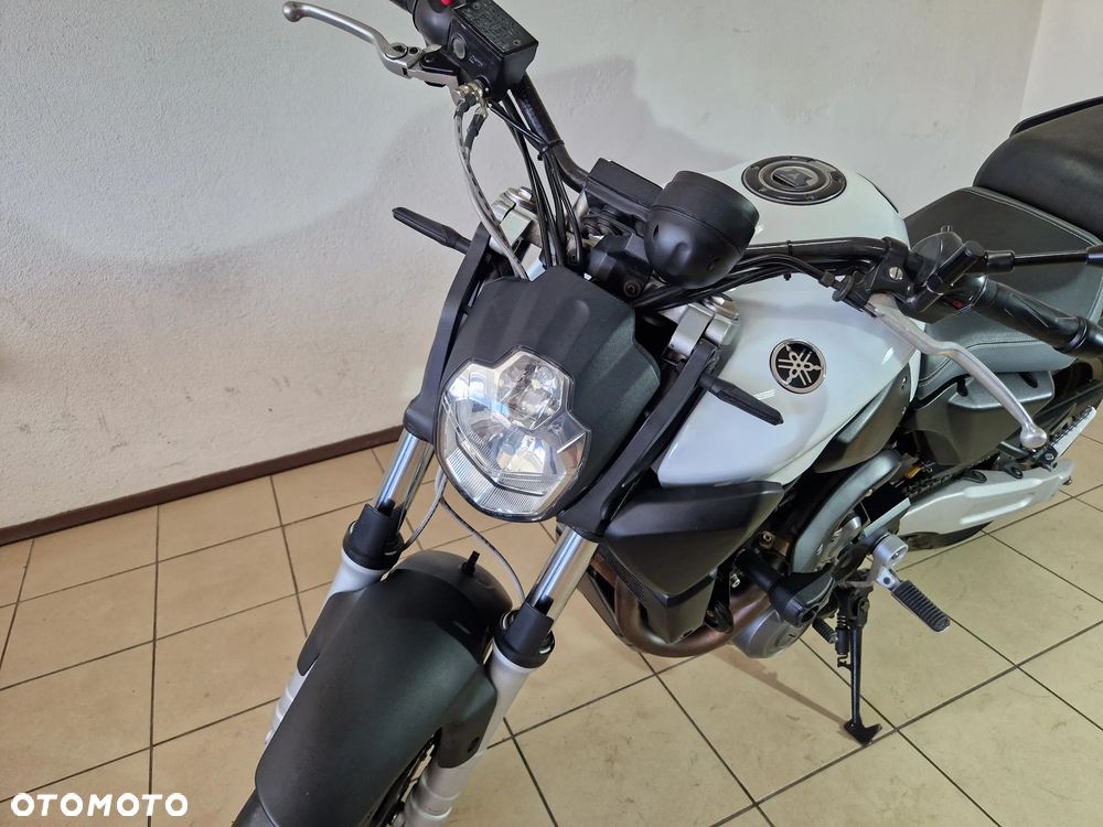 Yamaha MT - 12