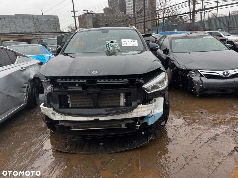 Mercedes-Benz GLA 250 4Matic 7G-DCT Urban - 4