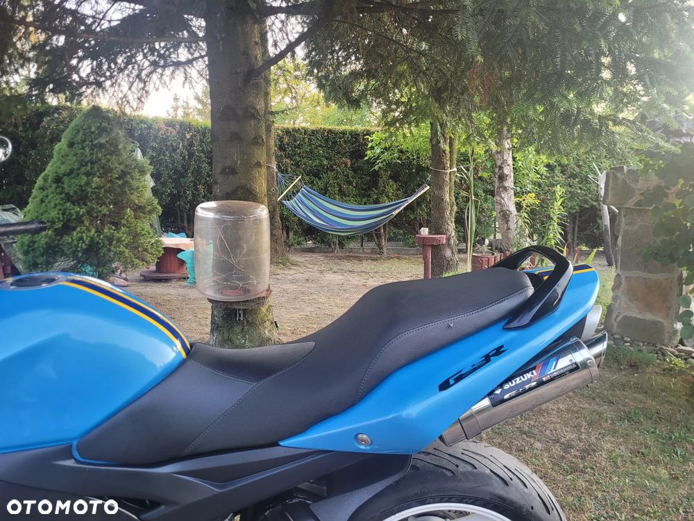 Suzuki GSR - 23