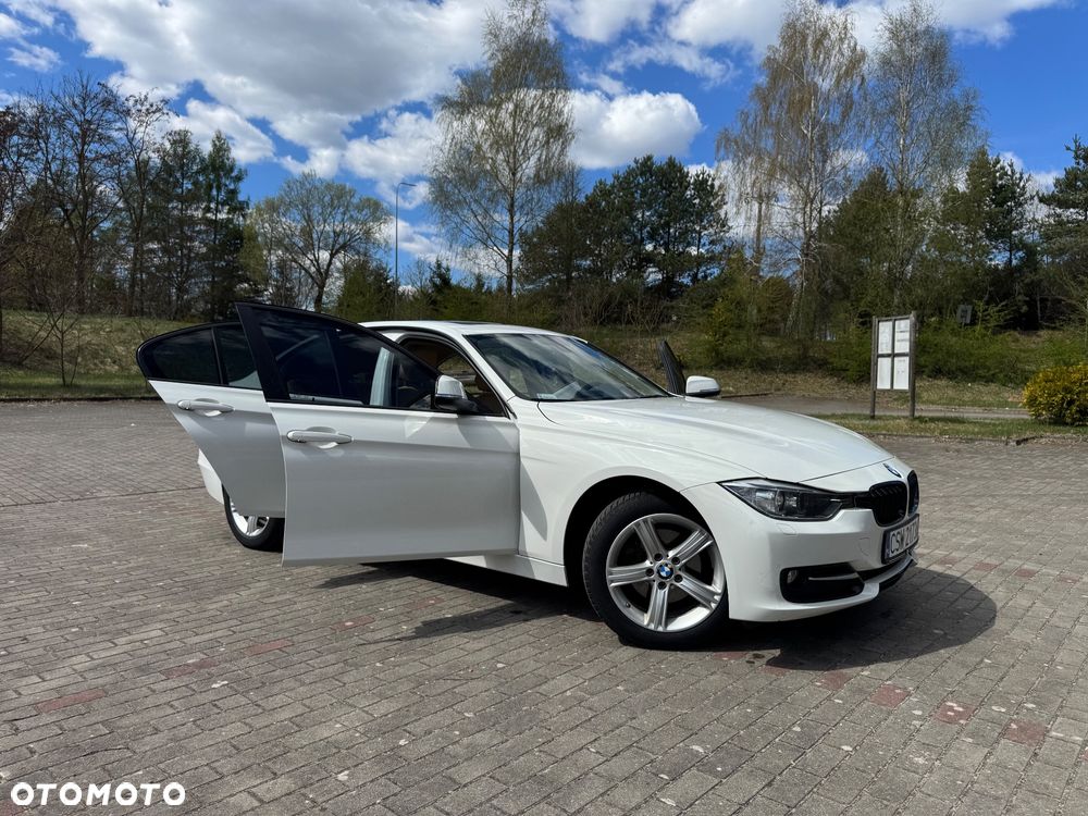 BMW Seria 3 320i - 14