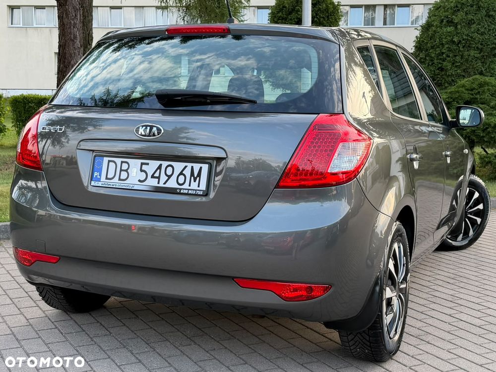 Kia Ceed 1.4 CVVT Dream-Team Edition - 17