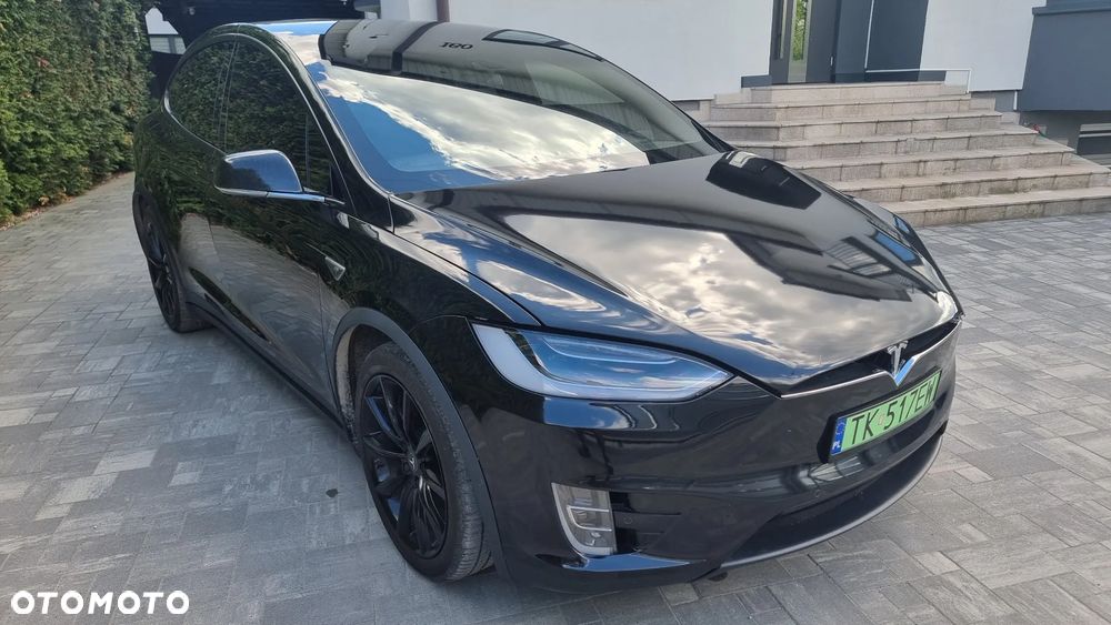 Tesla Model X - 3