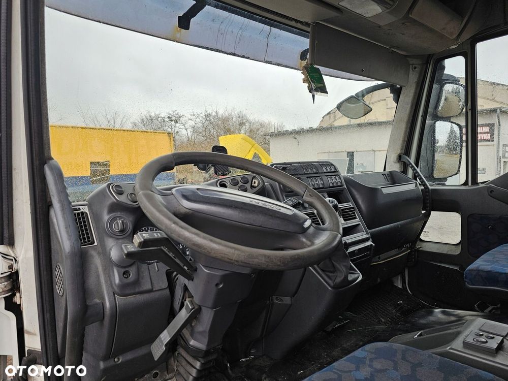 KABINA SYPIALNA KOKPIT KONSOLA WNĘTRZE IVECO EUROCARGO 2008 rok - 13