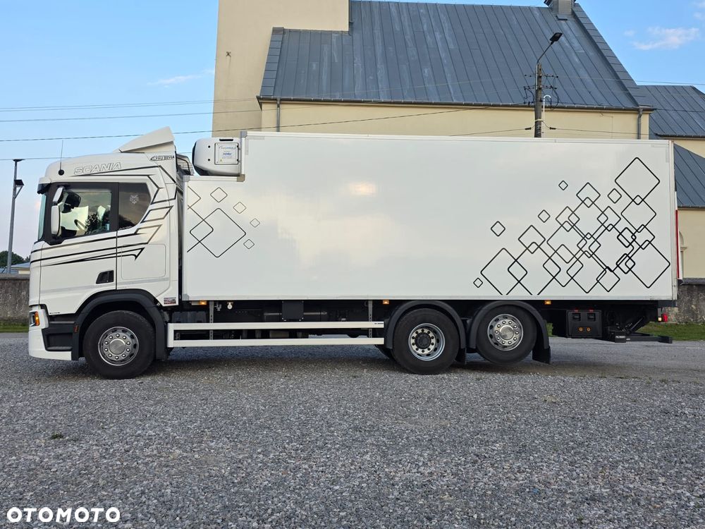 Scania SCANIA R410 / CHŁODNIA / 2020 /  WINDA / BEZ EGR  / TRZECIA OŚ PODNOSZONA ORAZ SKRĘTNA / SPROWADZONY / SYPIALKA / AUTOMAT / 19 PALET / E6 / STAN BARDZO DOBRY - 10