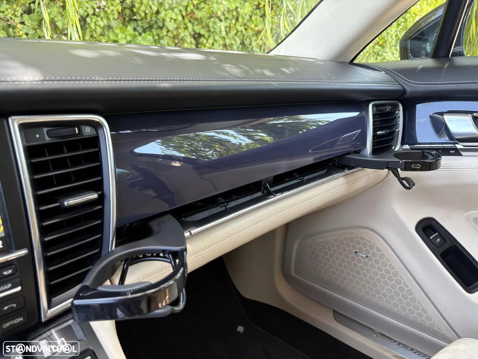 Porsche Panamera 4 E-Hybrid - 24