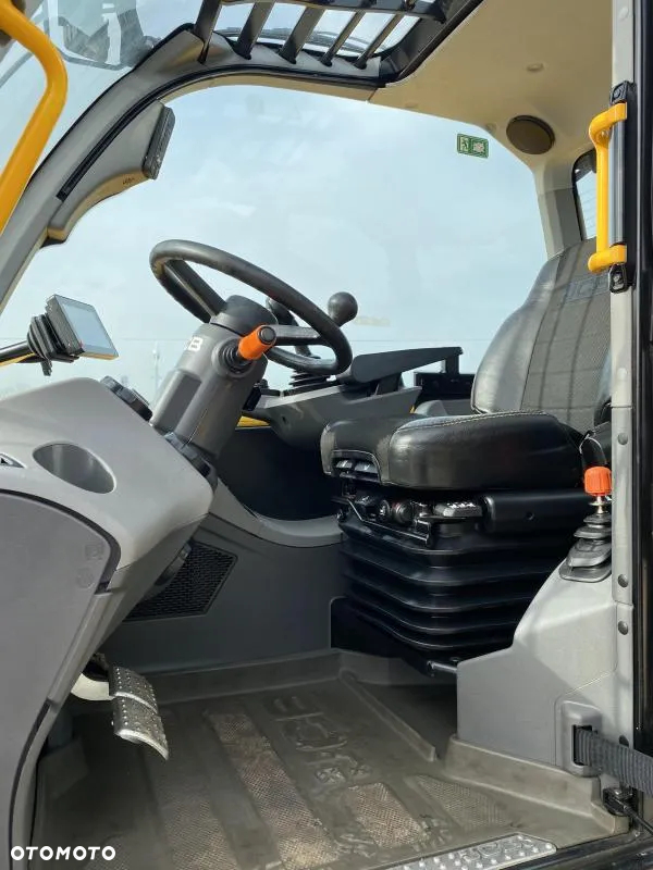 JCB 560-80 AGRI SUPER - 3