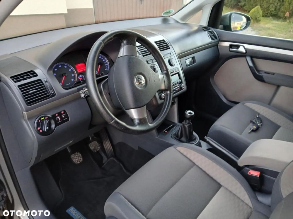 Volkswagen Touran 1.4 TSI Cross - 28