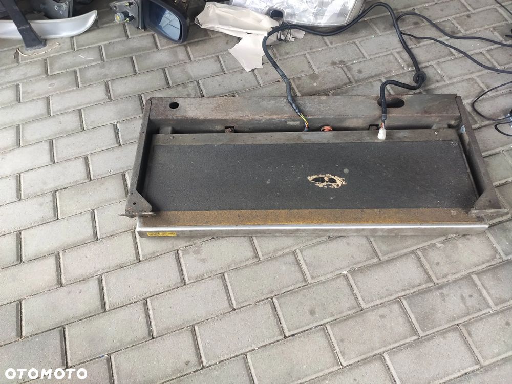 Podest stopień wysuwany elektrycznie instalacja Renaul Trafic Opel  Vivaro - 2