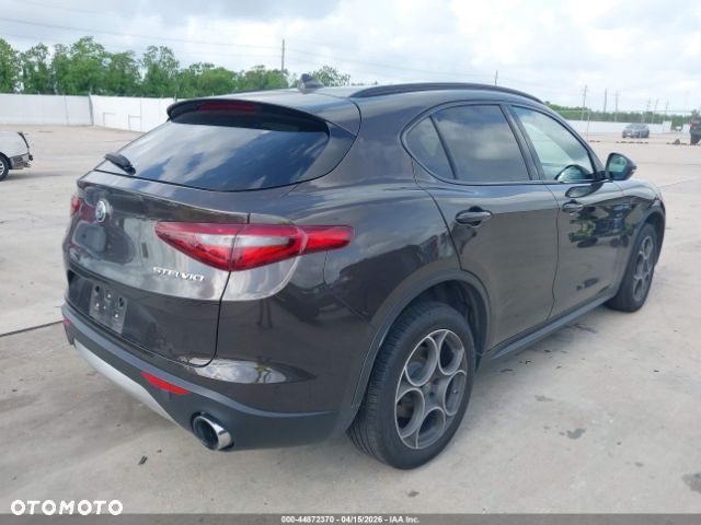 Alfa Romeo Stelvio 2.0 Turbo 16V AT8-Q4 Veloce Ti - 4