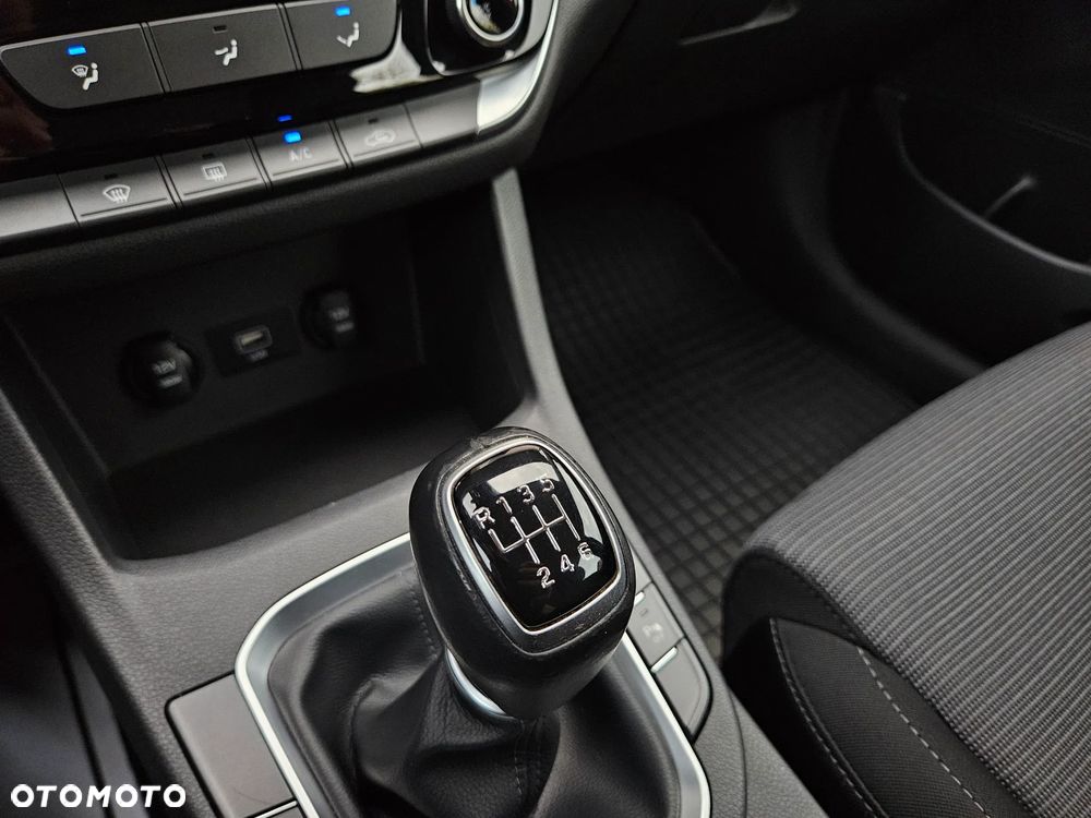 Hyundai i30 1.5 DPI Classic + - 17