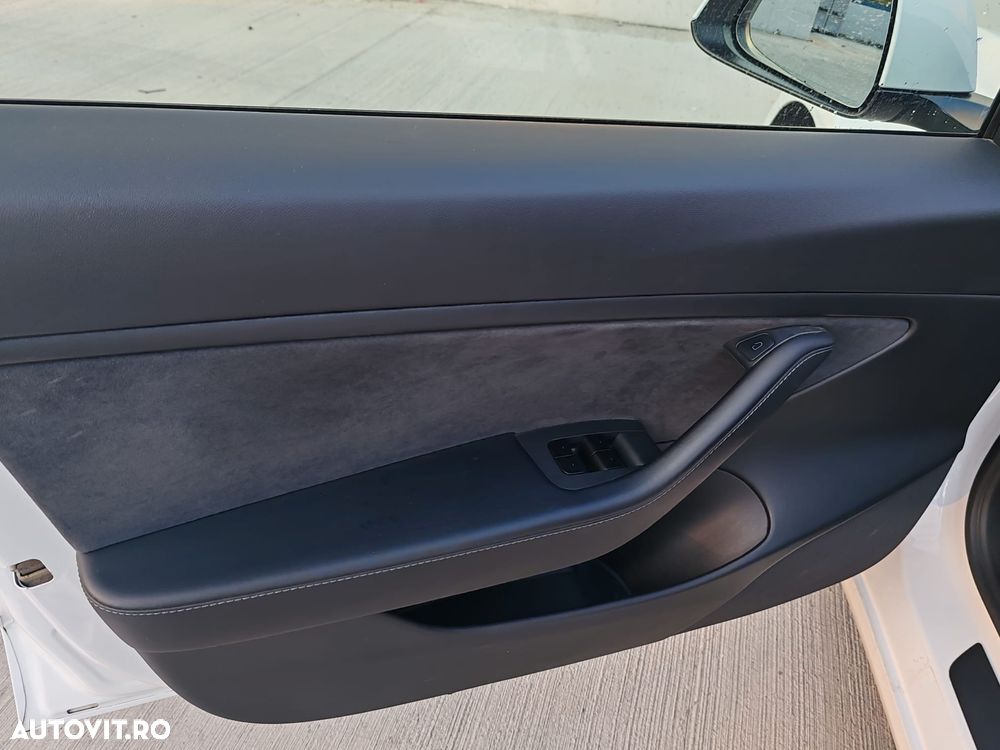 Tesla Model 3 - 11