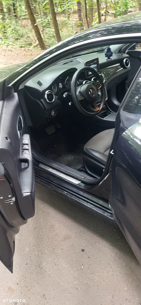 Mercedes-Benz CLA 200 7G-DCT - 13