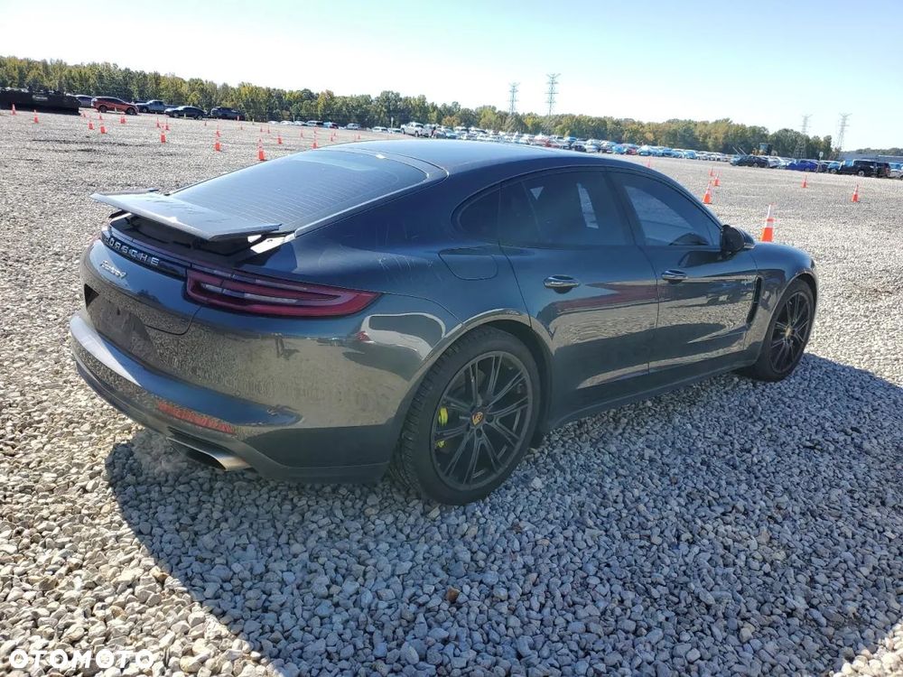 Porsche Panamera - 4