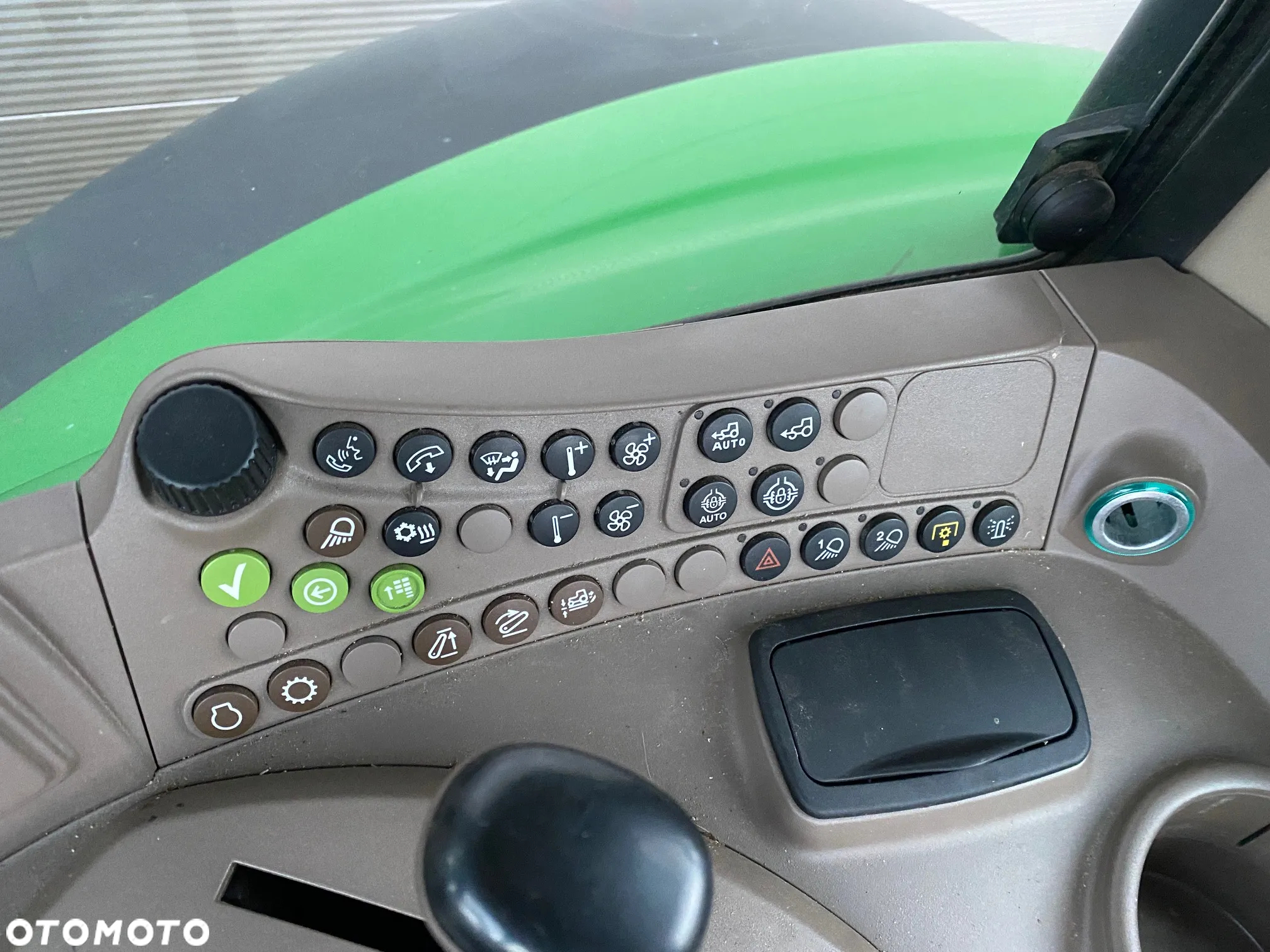 John Deere 6090M - 11