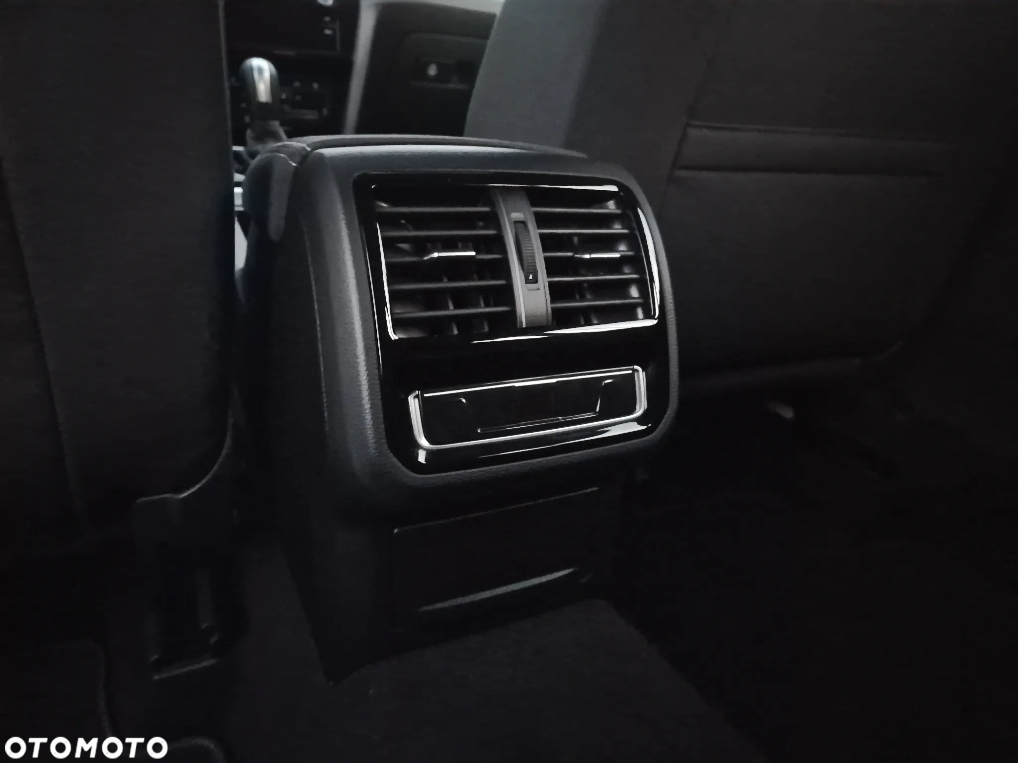 Volkswagen Passat Variant 2.0 TDI DSG (BlueMotion Technology) Comfortline - 28