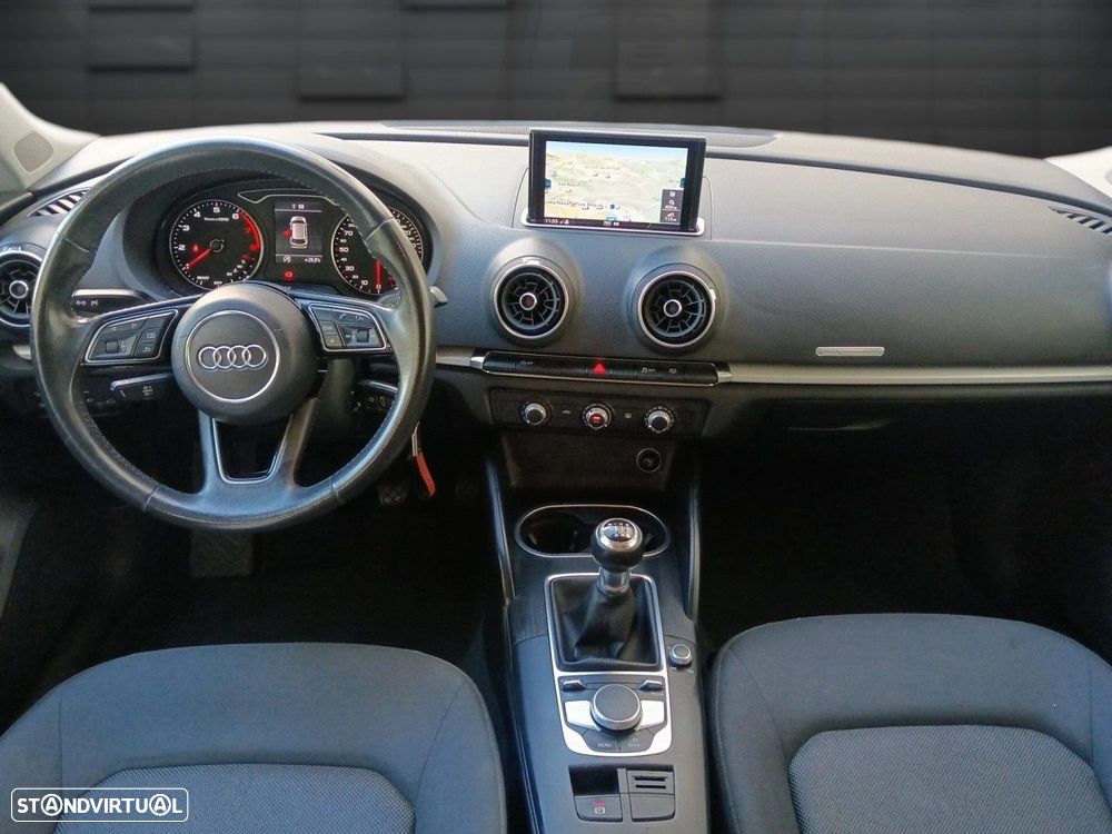 Audi A3 Sportback 30 TFSI Design - 6