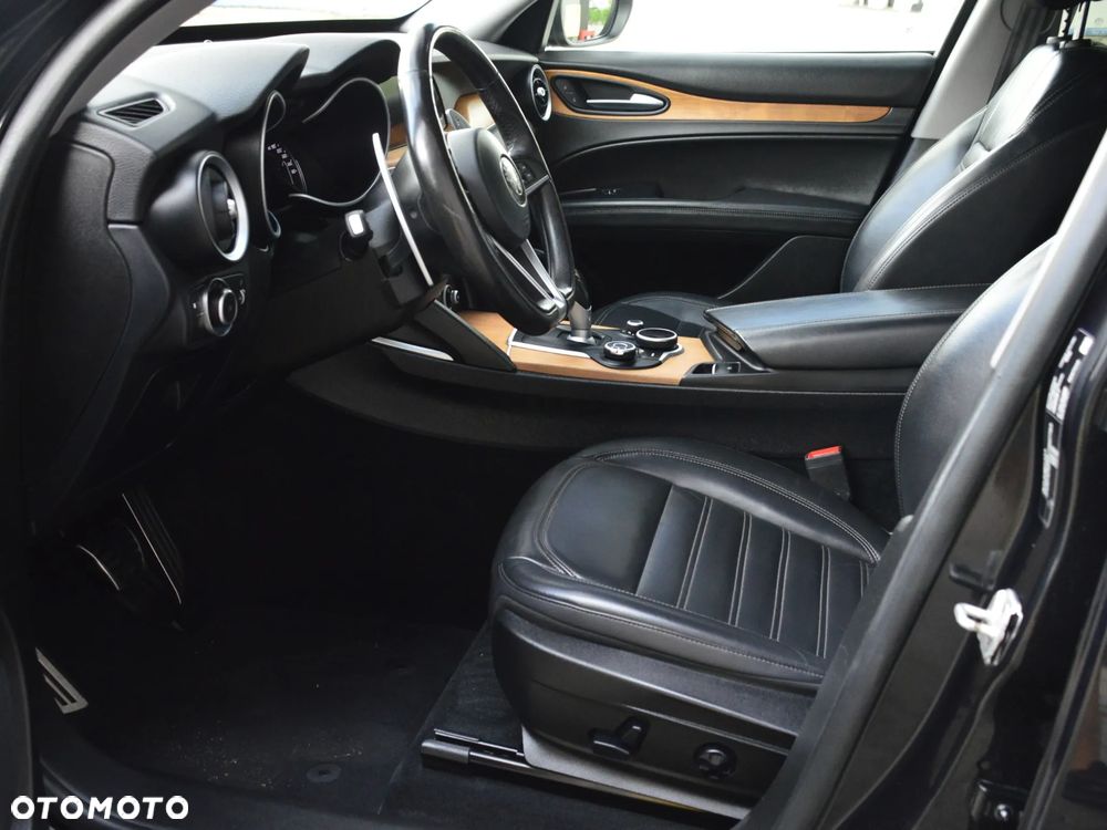 Alfa Romeo Stelvio 2.0 Turbo 16V AT8-Q4 Lusso Ti - 27