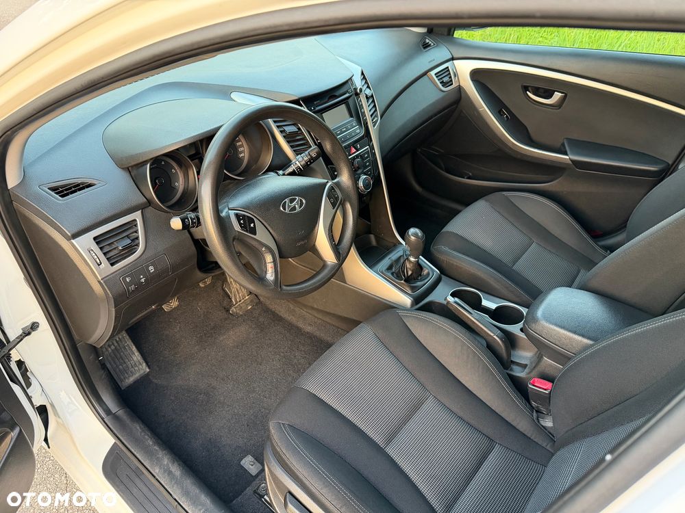 Hyundai i30 1.6 D GO - 13