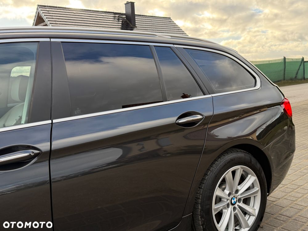 BMW Seria 5 528i xDrive Sport-Aut Luxury Line - 35