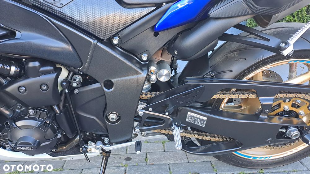 Yamaha R1 - 26