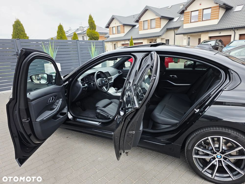 BMW Seria 3 330e Sport Line - 11