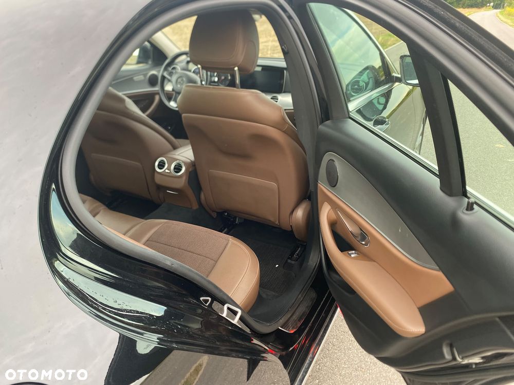 Mercedes-Benz Klasa E 220 d 4-Matic 9G-TRONIC - 14