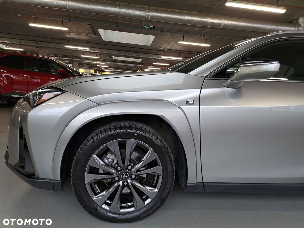 Lexus UX 300h F Sport AWD - 40
