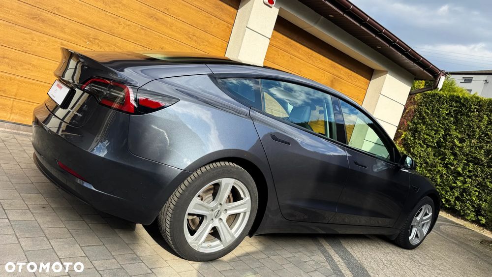 Tesla Model 3 - 10