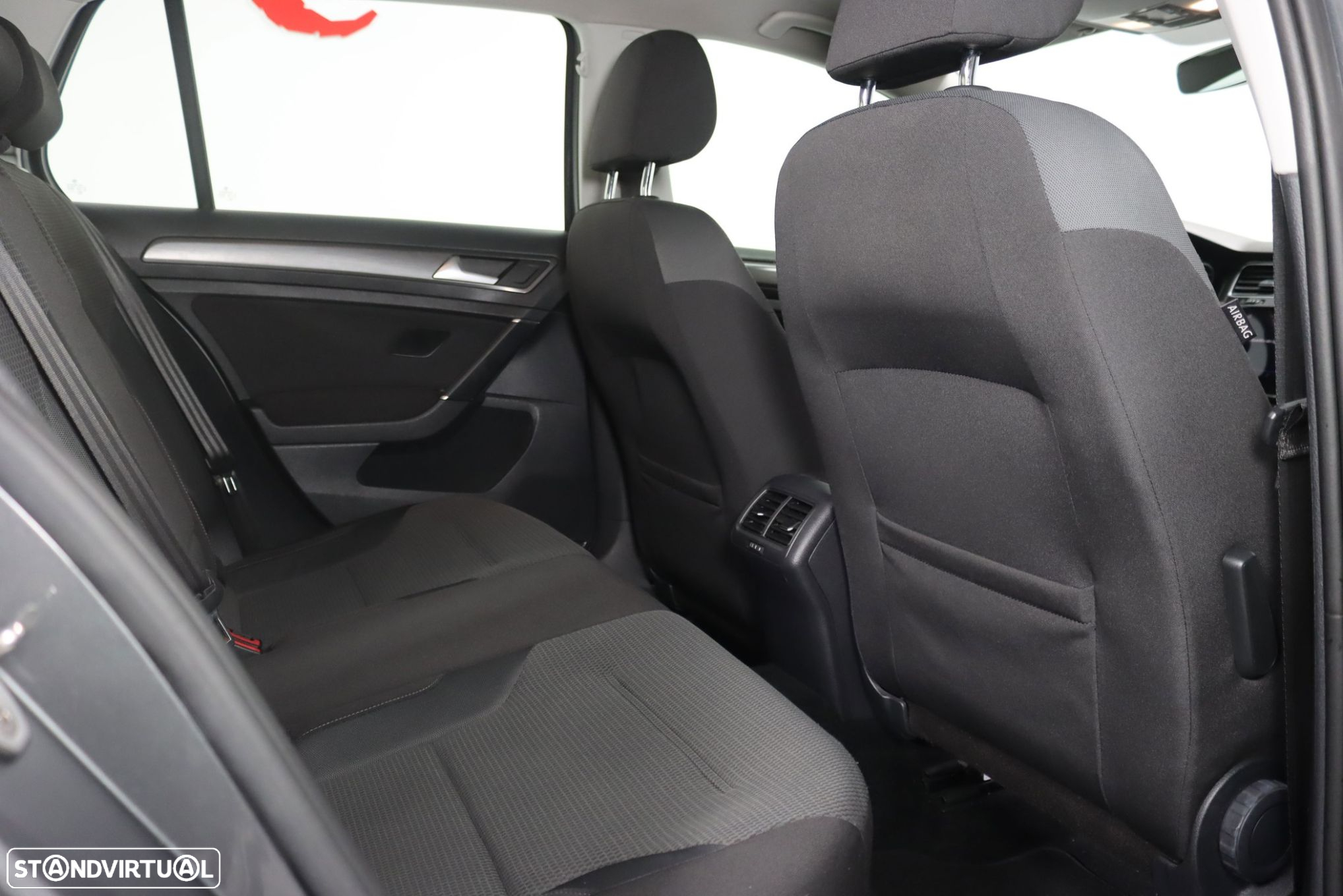 VW Golf 1.6 TDI R-Line - 16