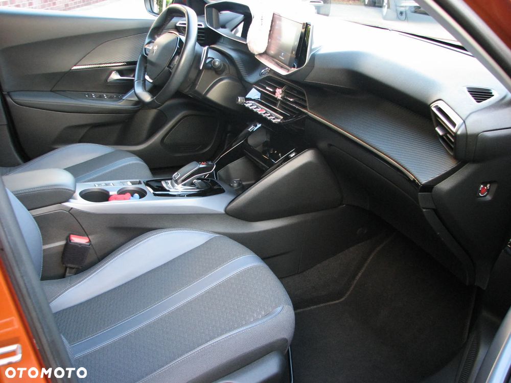 Peugeot 2008 BlueHDi 130 EAT8 Allure - 16