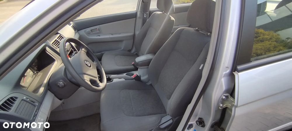 Kia Cerato 1.6 LX - 9