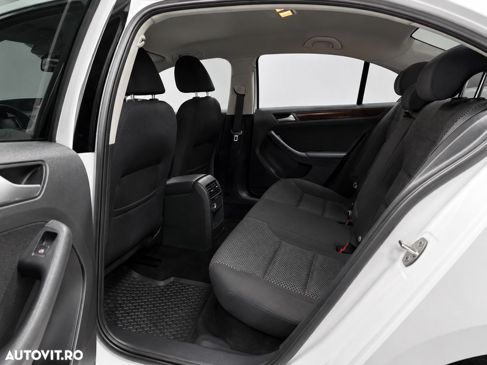 Volkswagen Jetta - 7