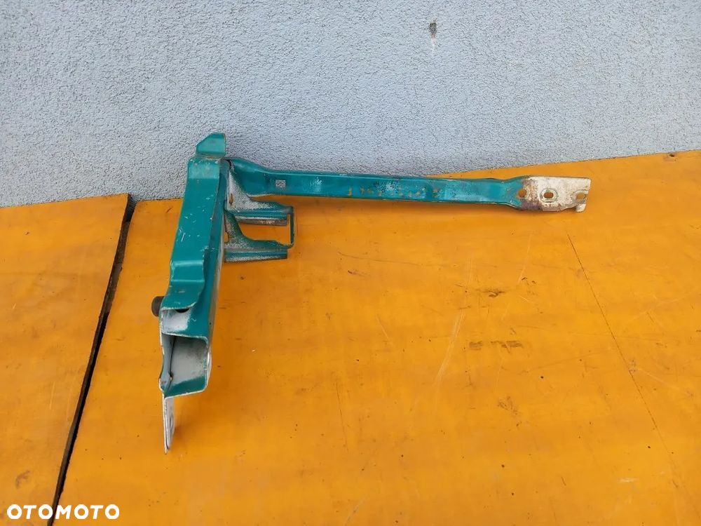 wspornik prawy okular pasa przedniego vw transporter caravelle multivan t4 lift 2003r - 1