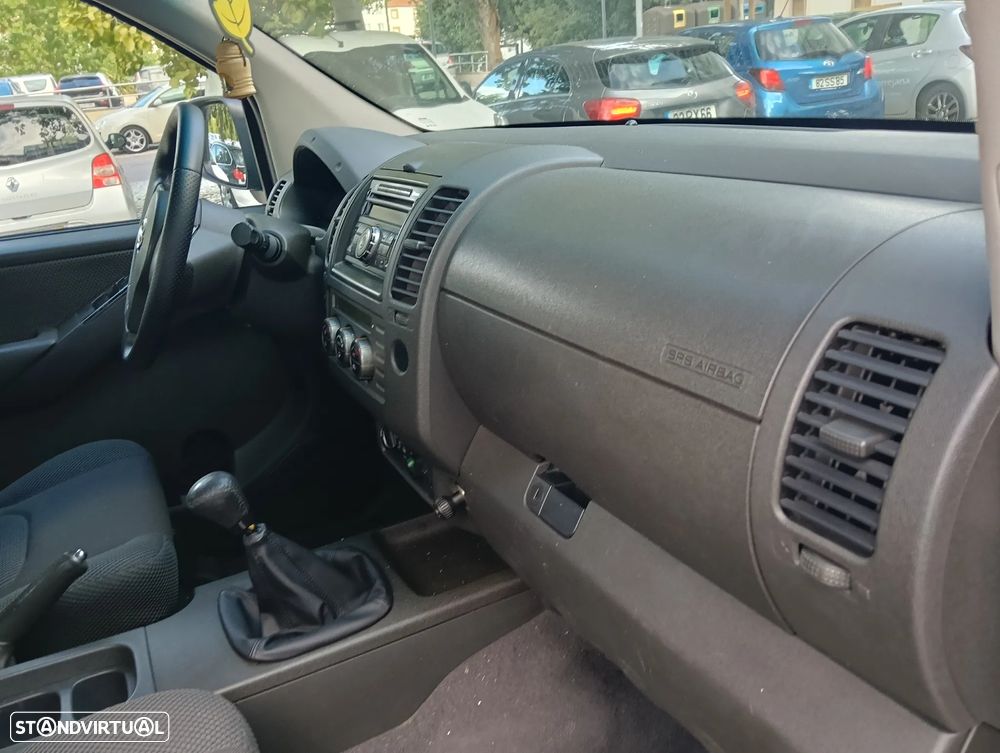 Nissan Pick Up 2.5 TD CD Navara ABS+FN+CD - 16
