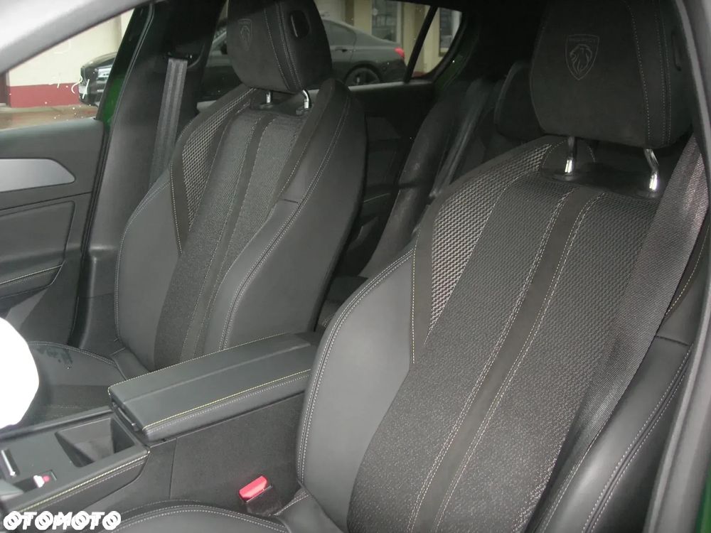 Peugeot 308 1.2 mHEV GT Exclusive S&S e-DCS6 - 13