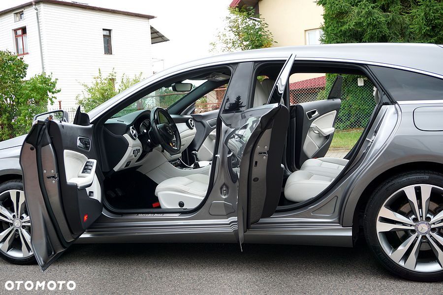 Mercedes-Benz CLA 180 Peak Edition - 20