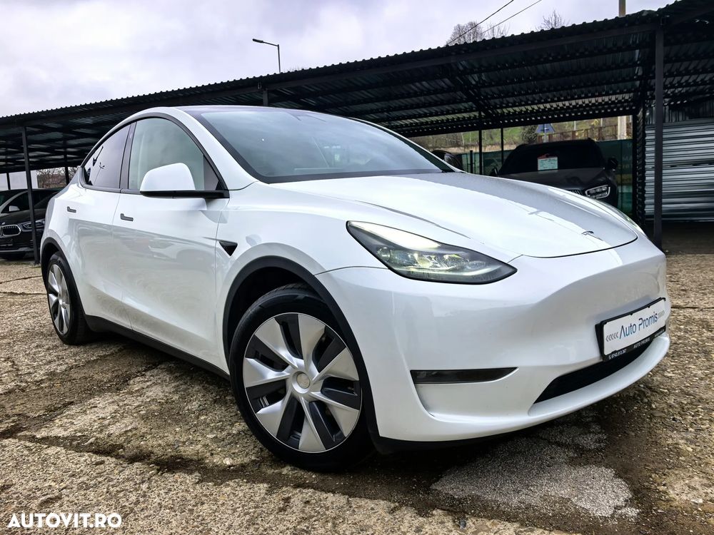 Tesla Model Y - 1