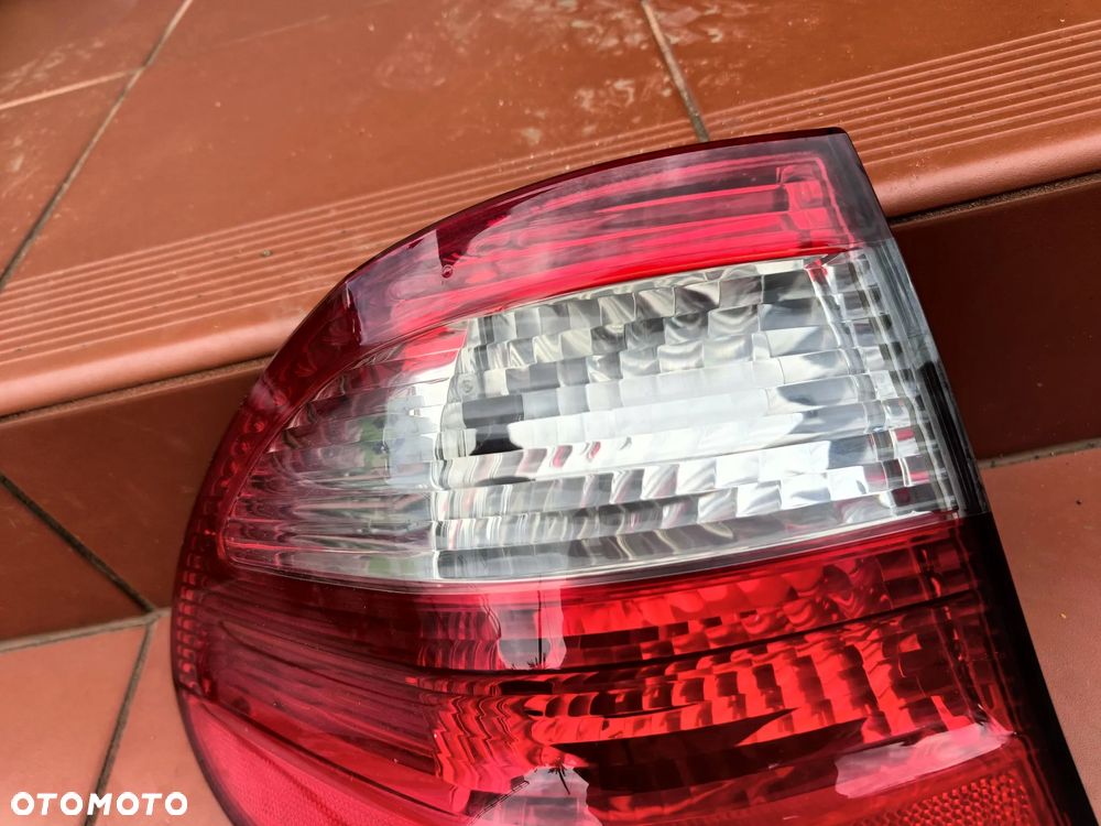 MERCEDES W211 KOMBI LAMPA TYL TYLNA LEWA PRAWA CLASSIC ELEGANCE - 11