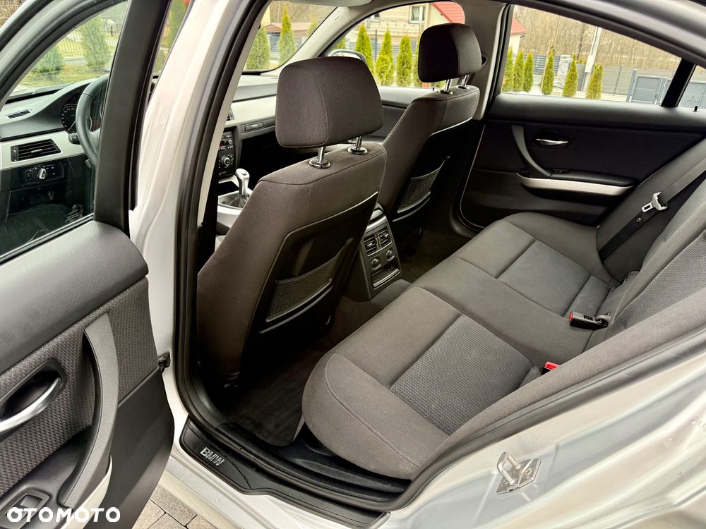 BMW Seria 3 318i Edition Exclusive - 17