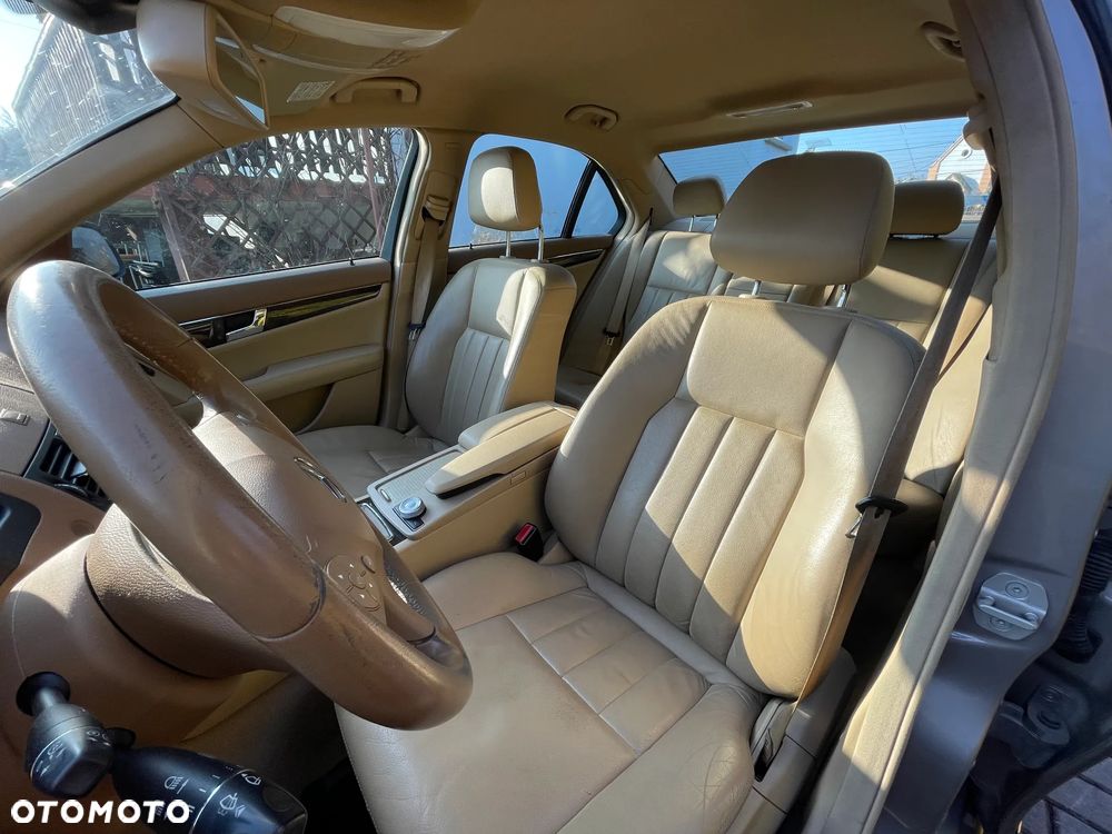 Mercedes-Benz Klasa C 200 CDI Elegance - 23