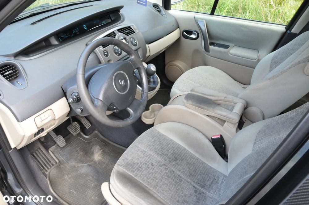 Renault Grand Scenic 1.9 dCi FAP Dynamique - 13