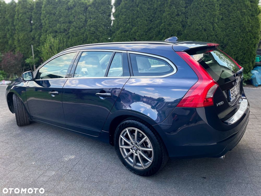 Volvo V60 D3 Momentum - 4