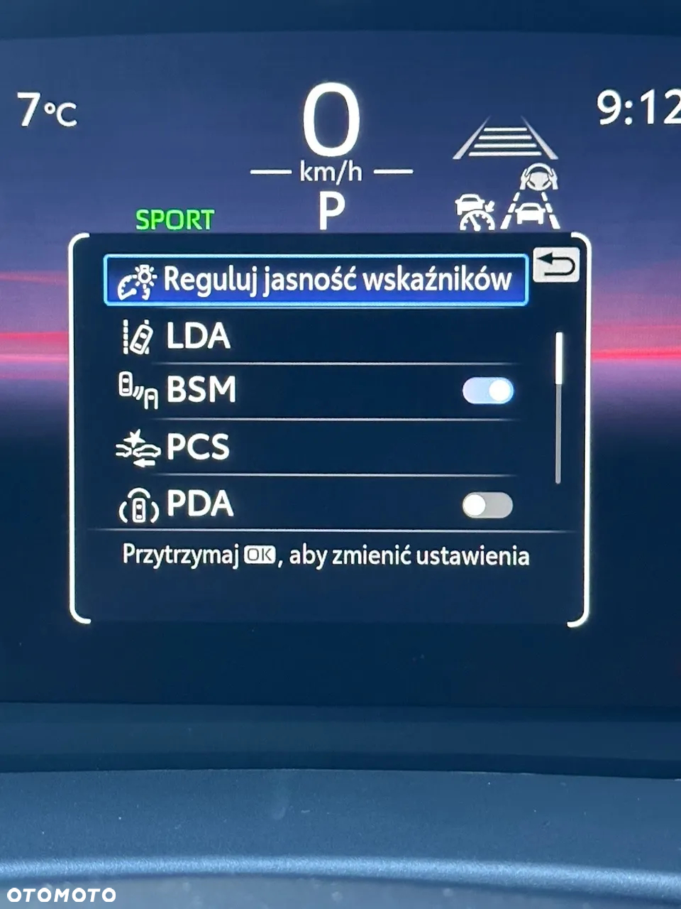 Toyota C-HR 1.8 Hybrid Team Deutschland - 30