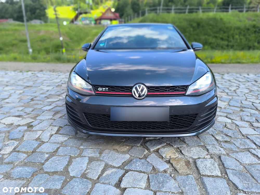 Volkswagen Golf - 2