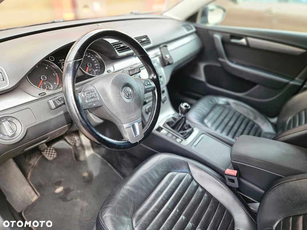 Volkswagen Passat 2.0 TDI Comfortline - 12