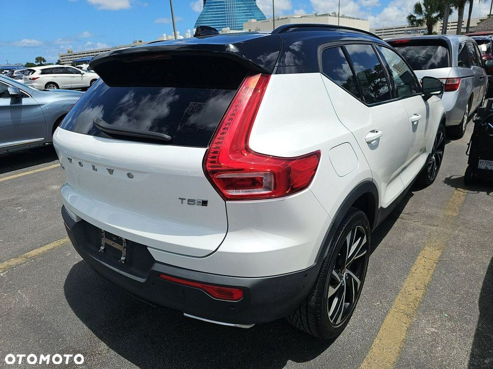 Volvo XC 40 T5 AWD R-Design - 4