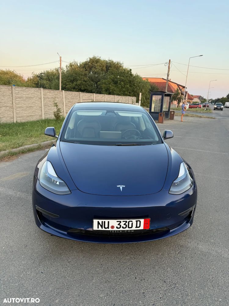 Tesla Model 3 - 3