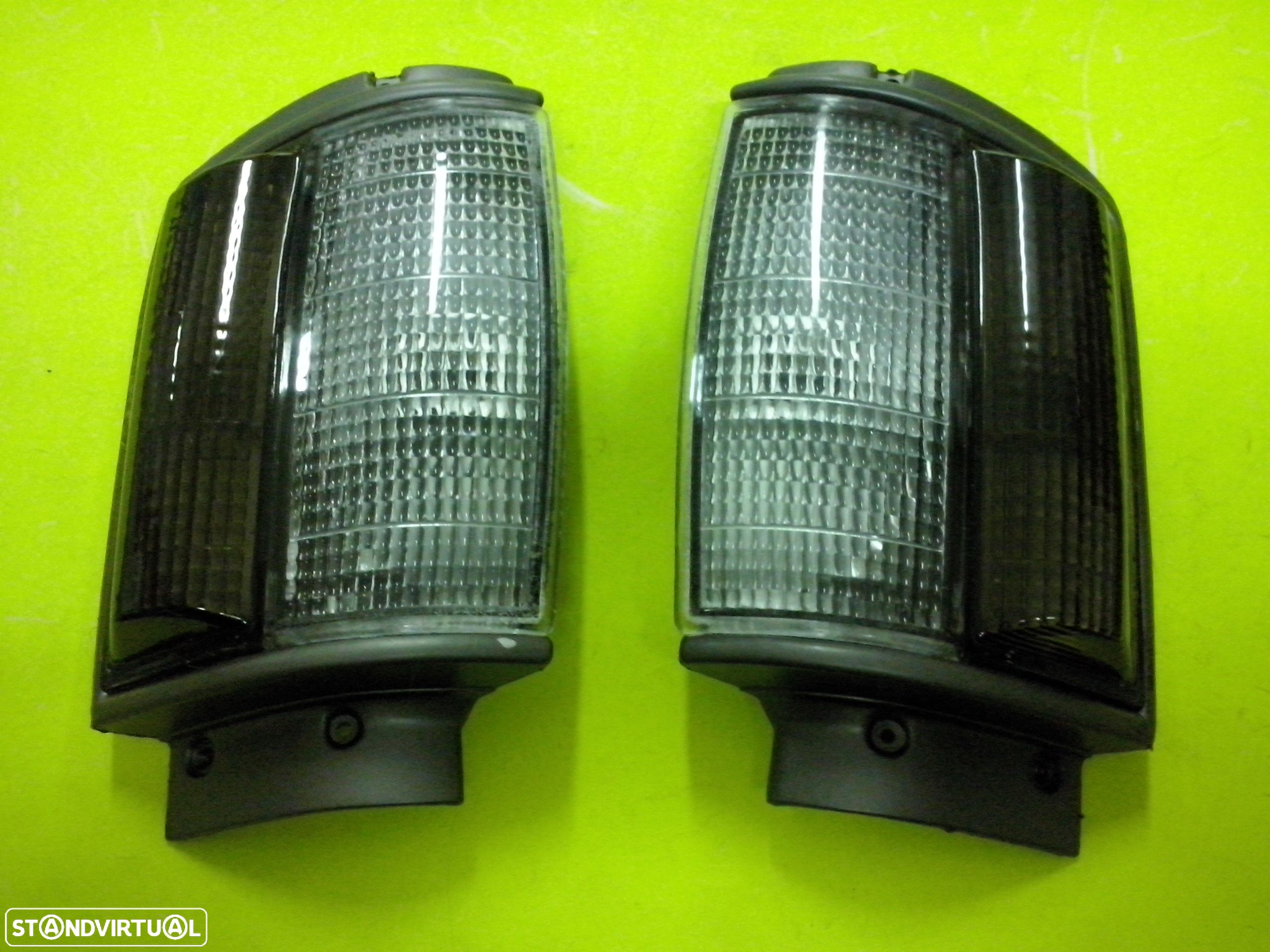 Farolins Farolim da frente Toyota Hilux 4WD LN65 (Novos) - 1